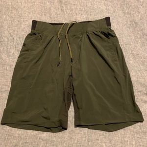 Lululemon The Short 9” with luxe liner